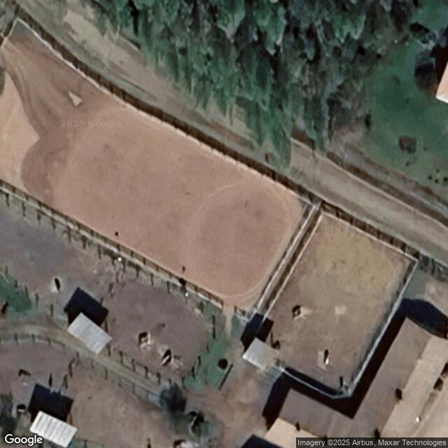 Huittisten ratsastuskeskuksen iso kenttä