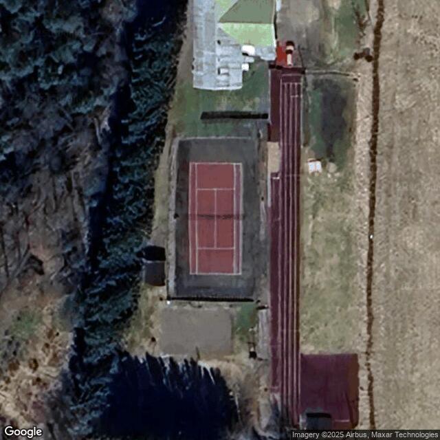 Kehityksen kerhotalon tenniskenttä