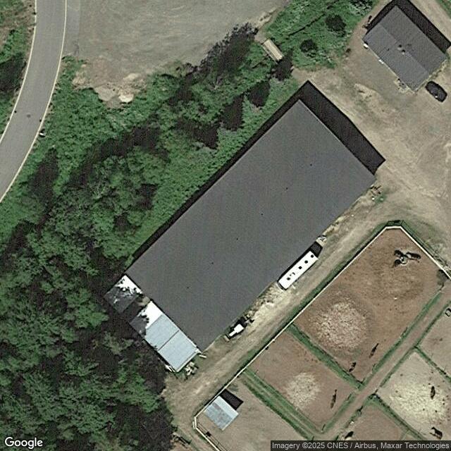 Kouvolan Ratsastuskeskuksen maneesi