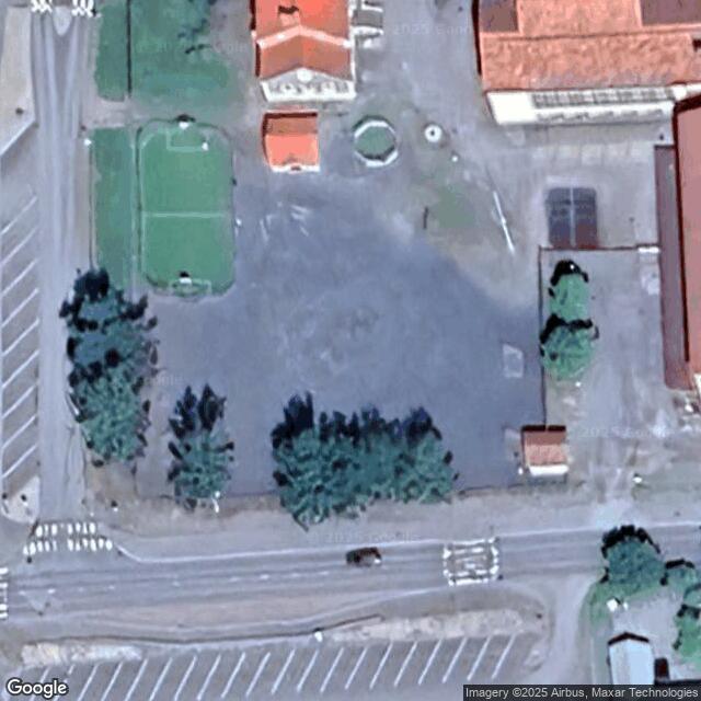 Arvo Ylpön koulun hiekkakenttä