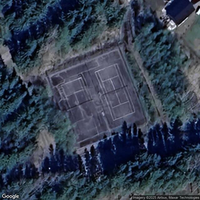 Veikkojen majan tenniskentät (2)