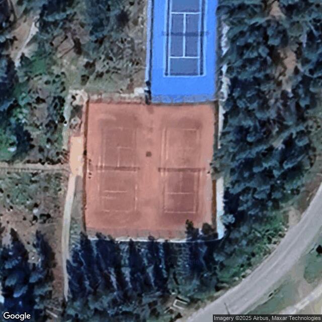 Vierumäen harmaat massatenniskentät