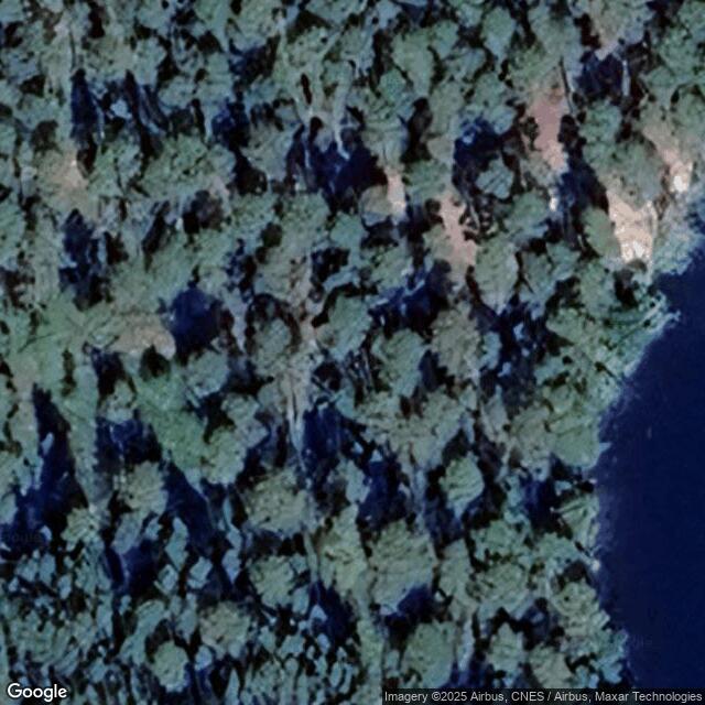 Särkinen puolikota käymälä