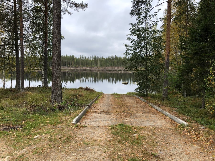 Kallioisen yläpuolinen veneluiska