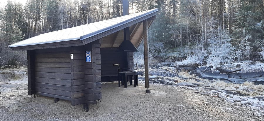 Sapsokosken rannalla Laavu 