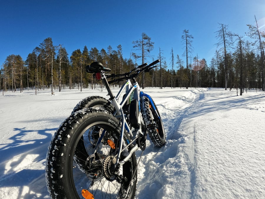 Ukkohallan talvimaisema pyöräilyreitti