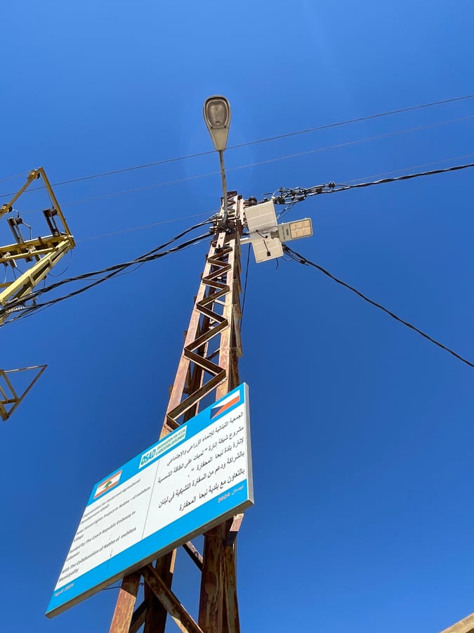 Pouliční solární světla v Dier el Ahmar