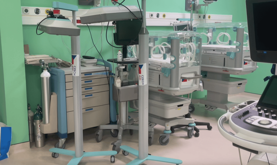 Dodávka zdravotnického vybavení pro novorozeneckou jednotku intenzivní péče ve státní nemocnici Karantina v Bejrútu