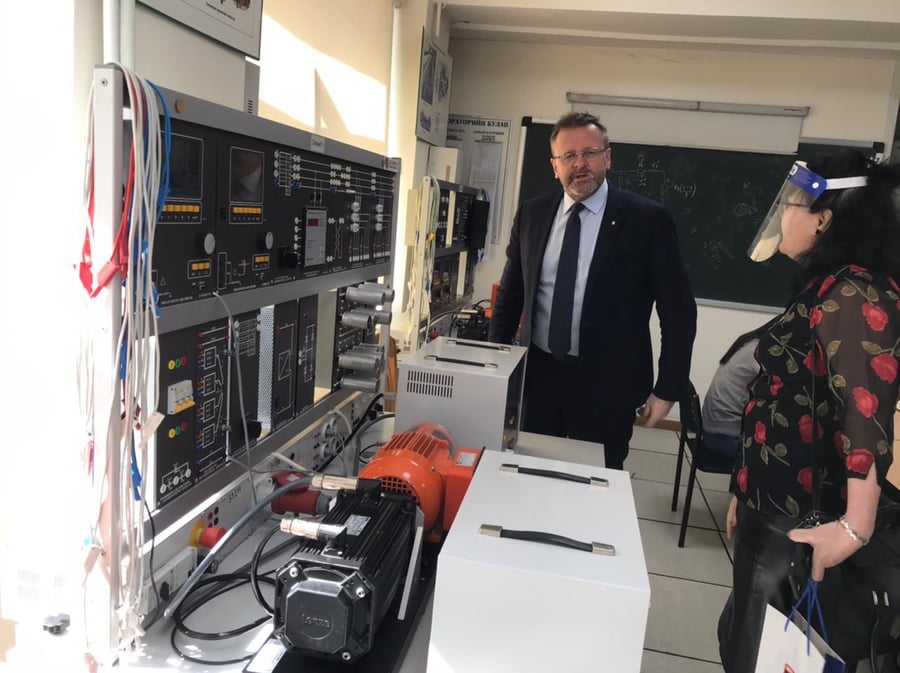 Modernizace přístrojového vybavení Vědecko-technické univerzity v Mongolsku.