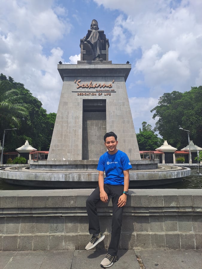 PATUNG BUNG KARNO (Pintu masuk utama Stadion Manahan Solo)