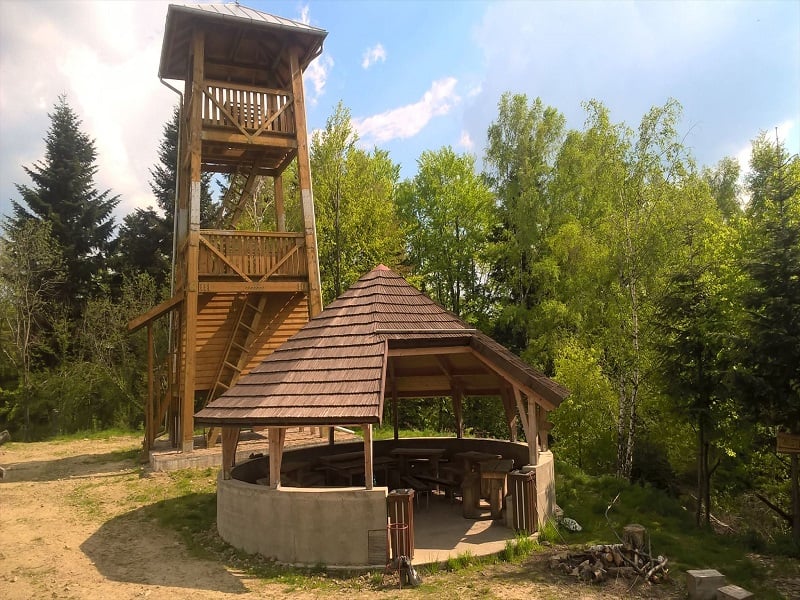 Altánok dobre krytý na prespanie  + útulná 