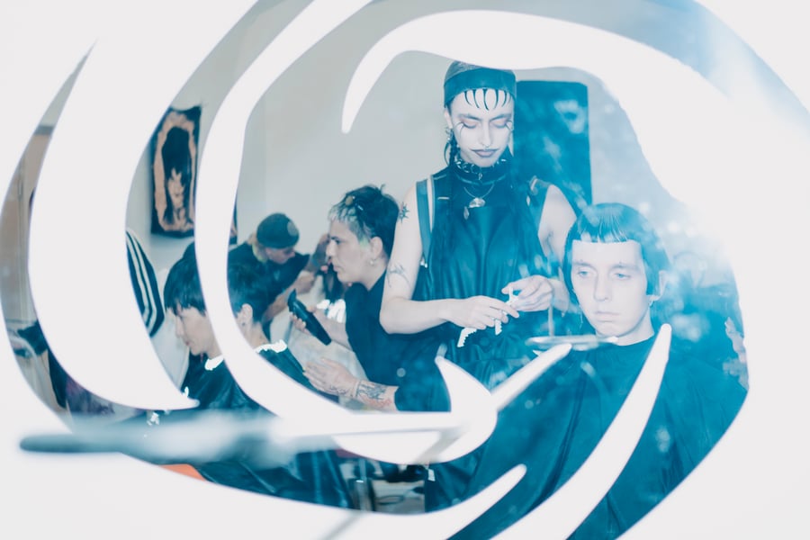 Mirror Me: Laura Fiľáková’s Hairdressing Salon / Session 3