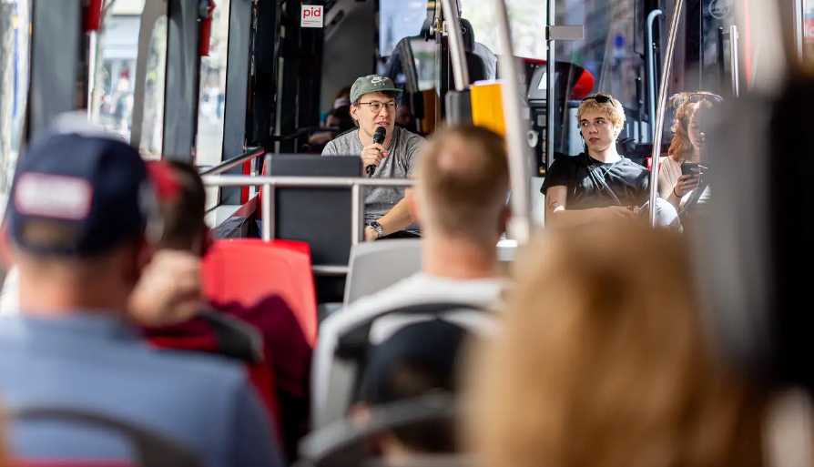 CAMP Tour: Propojené město z tramvaje