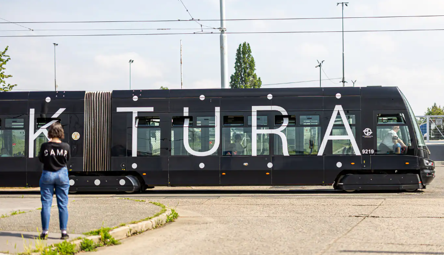 CAMP Tour: Propojené město z tramvaje