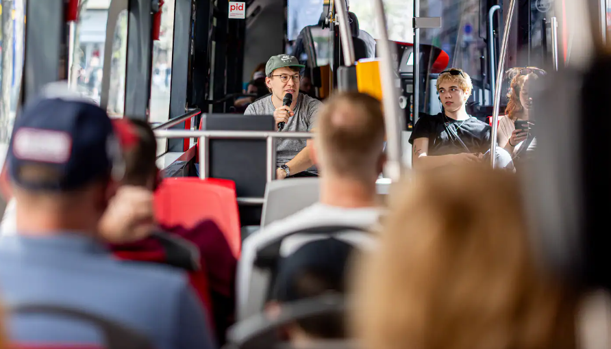 CAMP Tour: Propojené město z tramvaje