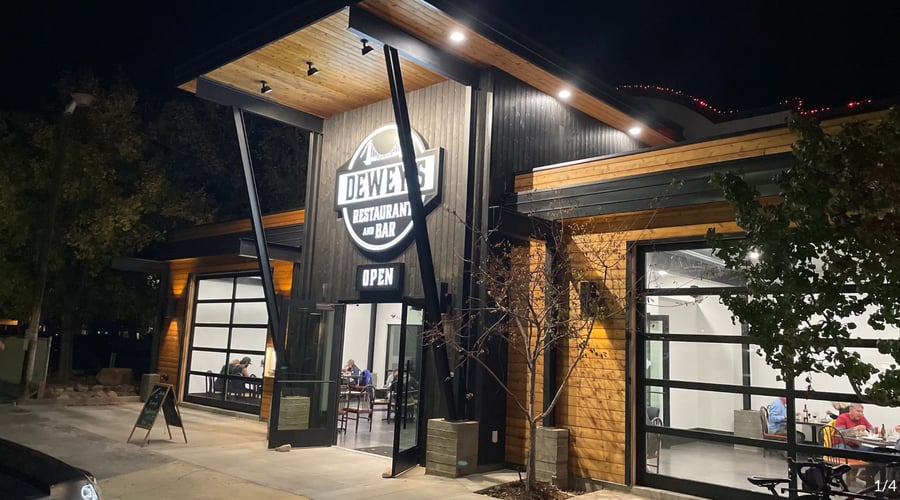 Dewey's Restaurant and Bar