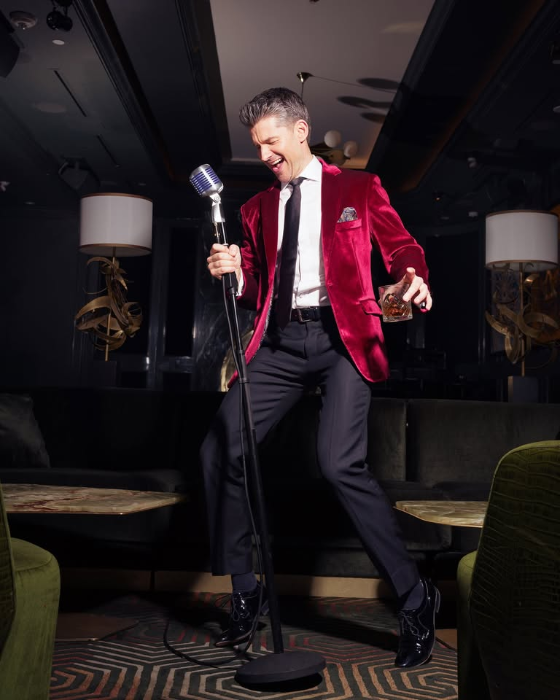 Matt Dusk sings Sinatra