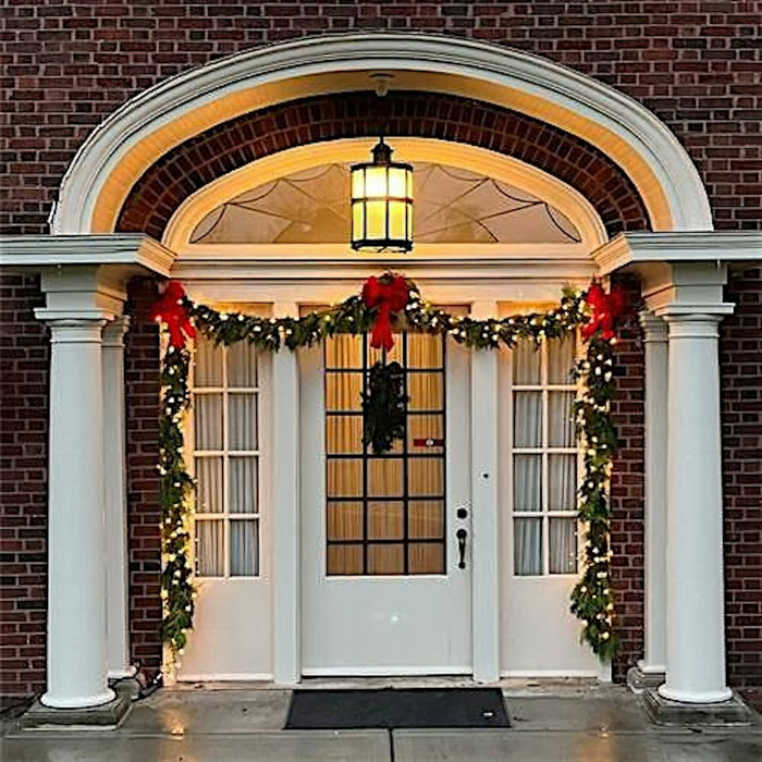 Holiday Tours at Esta Barrett Manor & Gardens