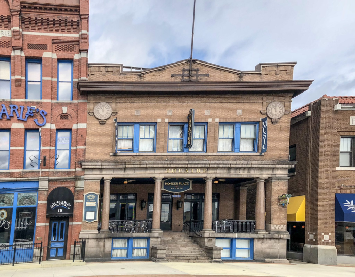 Live Music at the Veranda Lounge