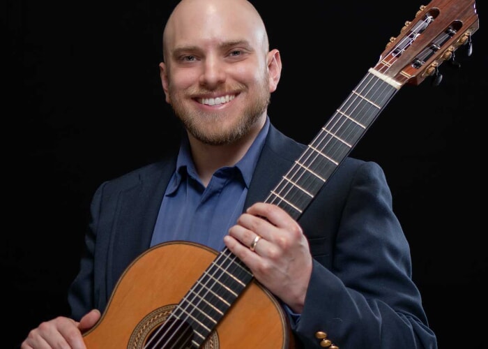 BEN LOUGHEED Classical guitarist