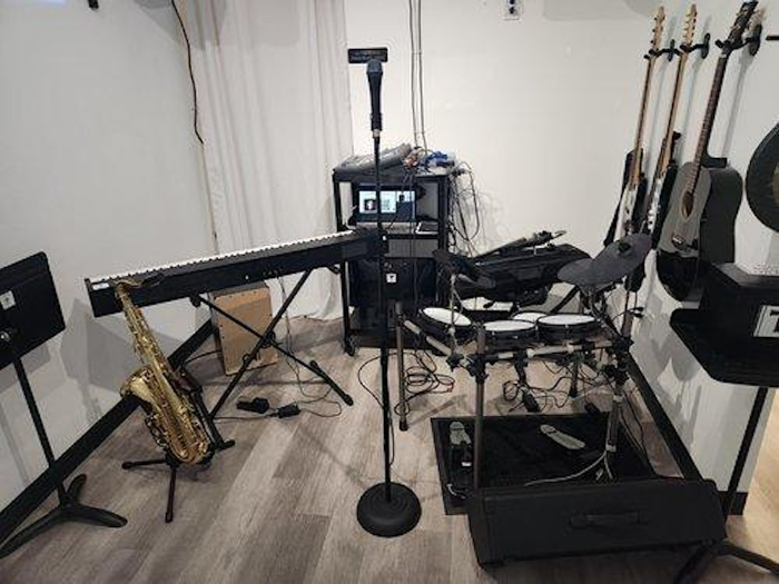 Free Weekly Thursday & Sunday Open Stage (Karaoke/Open Mic) Night at Luvwoo