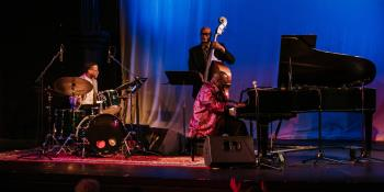 Cyrus Chestnut Trio Plays A Charlie Brown Christmas
