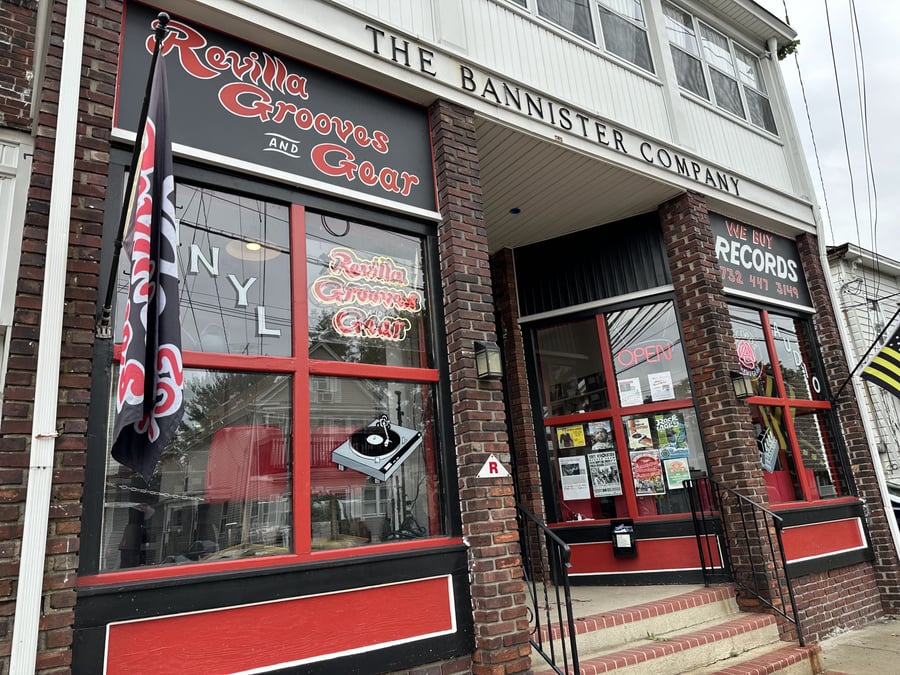 Revilla Grooves & Gear