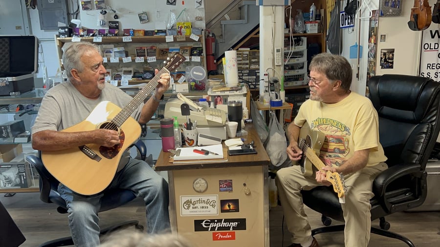 Lazy Time Pickin Parlor