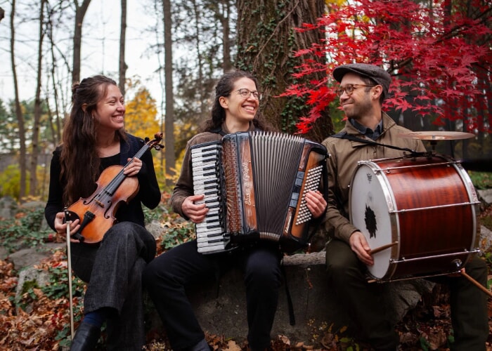 Workshop: "Build your Klezmer Repertoire with A Glezele Tey" in Lebanon