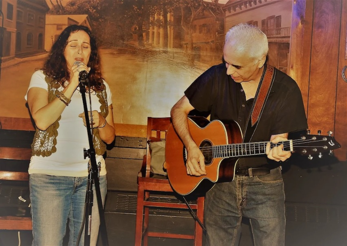 Music Mondays at Horseshoe Cafe in Southport, CT: Open Mic & featured artist