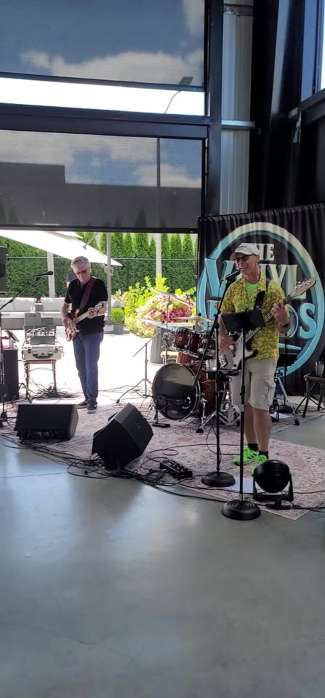 Vinyl Echos - Live Music at Zesti