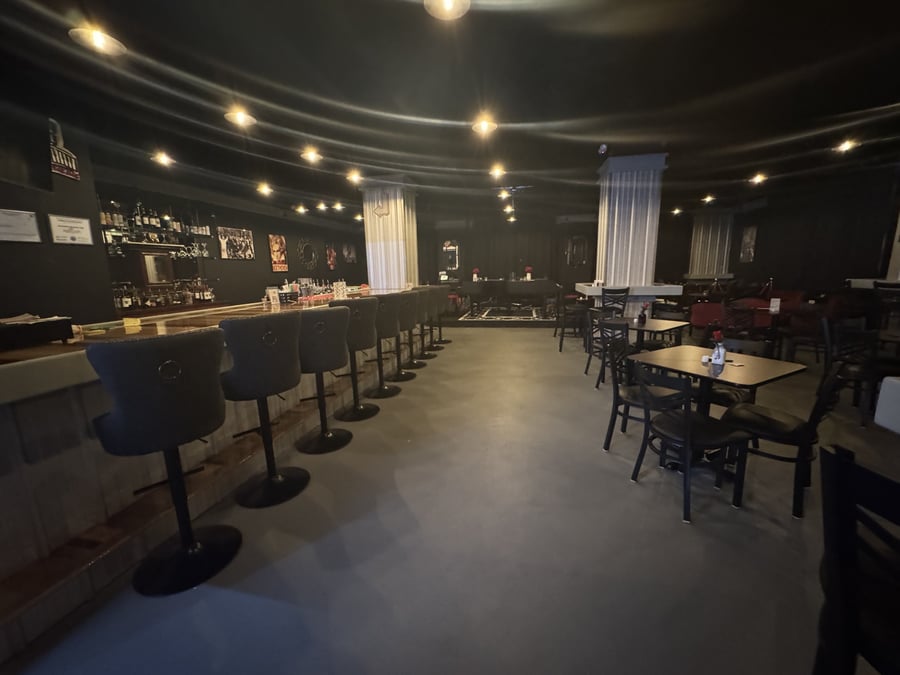 String and Key Dueling Piano and Guitar Bar