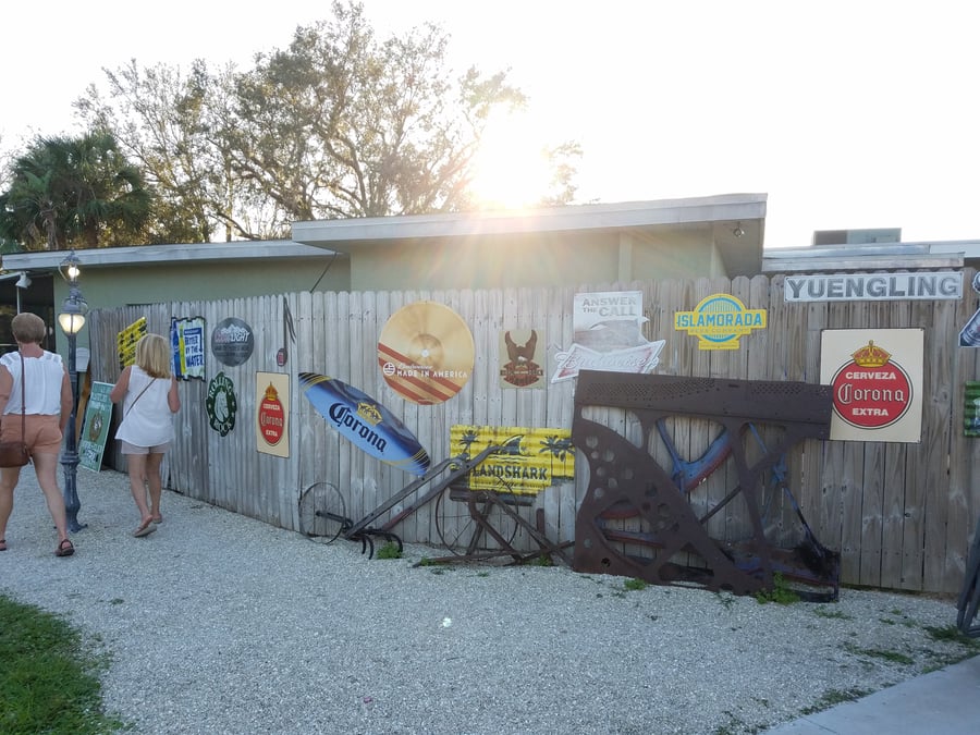 Buckingham Blues Bar