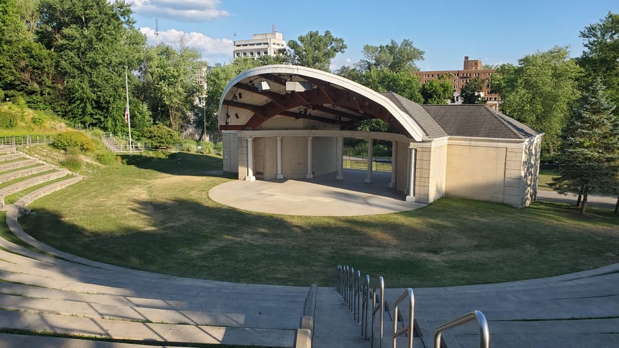 Warren Community Amphitheatre parking