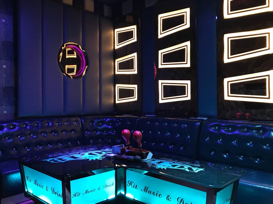 No.18 Karaoke bar