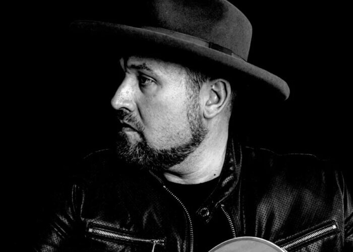 Music in the Café: Ronny Criss