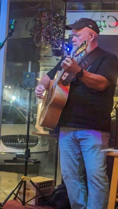 LIVE MUSIC w/ Steve Lewis