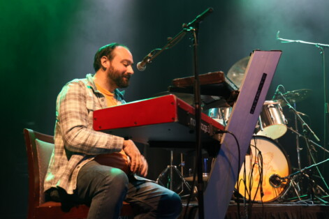 Holly Jolly Sip & Stroll" with Joe Kenney on the Keyboard