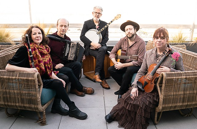 Solas - Traditional Irish influenced by country, rock, & Americana