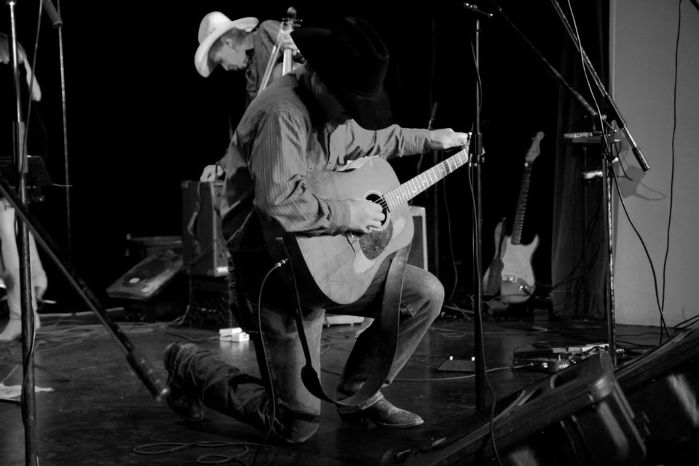 The Blu Pig: Sand & Sunnie LIVE @ The Blu Pig & Blu Bar