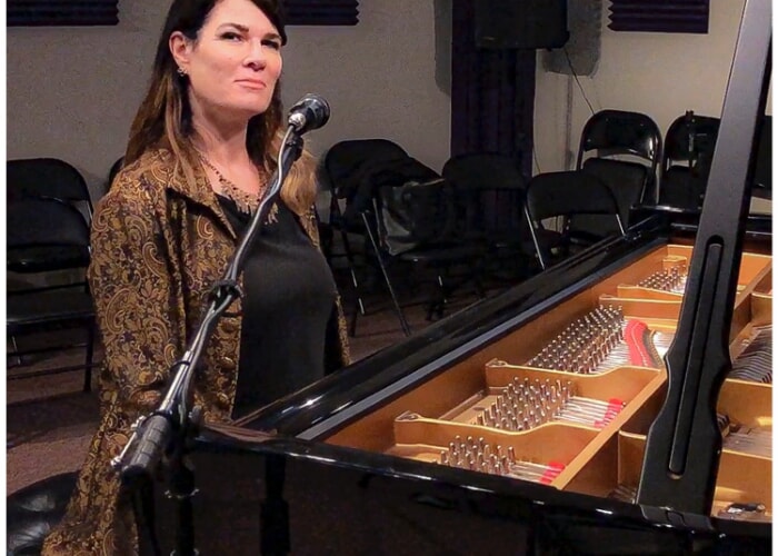 Live Music for "Deck the Halls Festival"