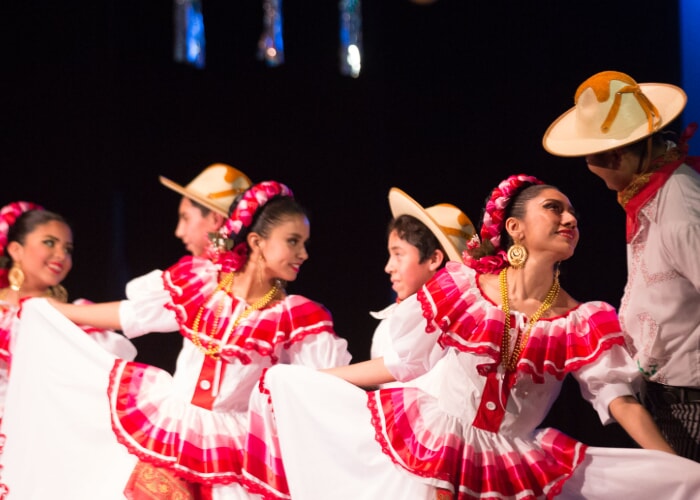 Decembre in Mexico - Senderos Dance & Music Showcase