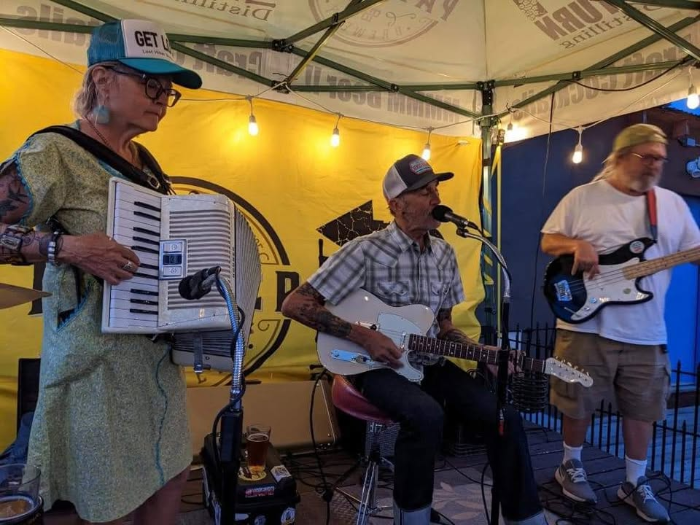 Hello Darlin' at Boxing Bear FIRESTONE