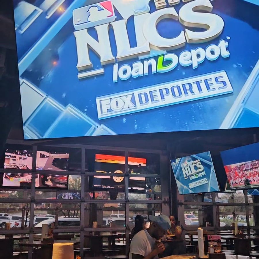 Ojos Locos Sports Cantina (Austin, TX)