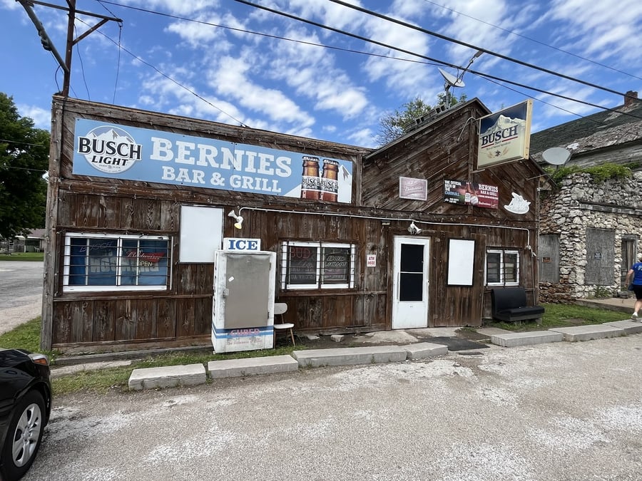 Bernies Bar & Grill