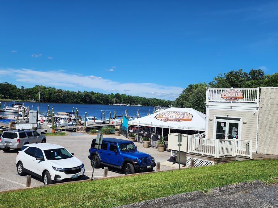 Broken Oar Bar & Grill