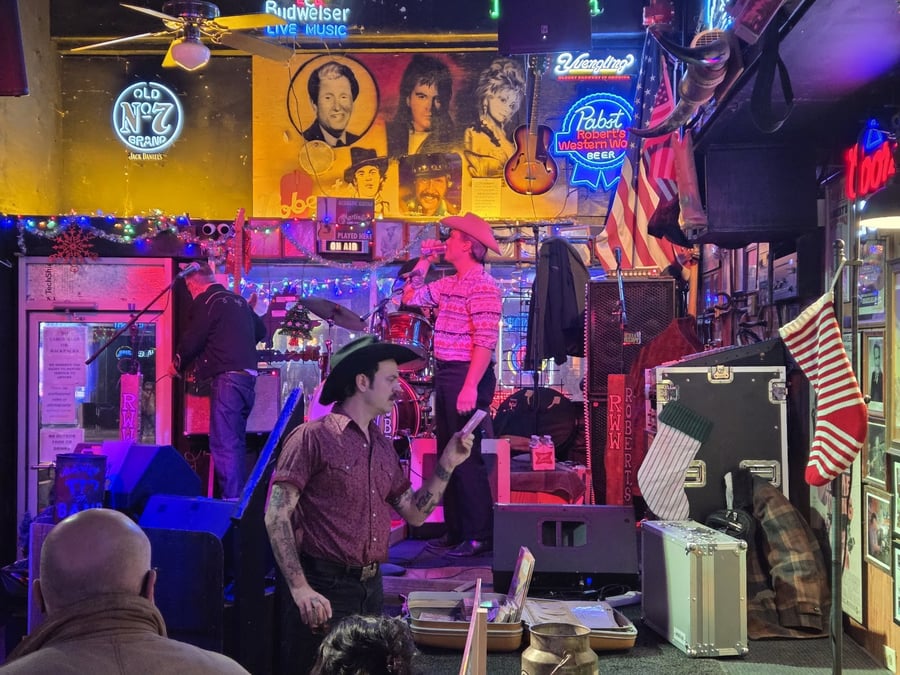 Robert's Western World