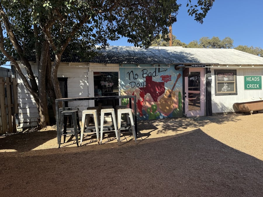 Willie's Joint BAR and GRILL