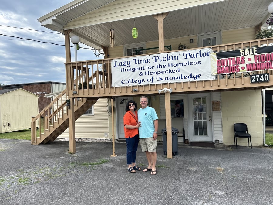 Lazy Time Pickin Parlor