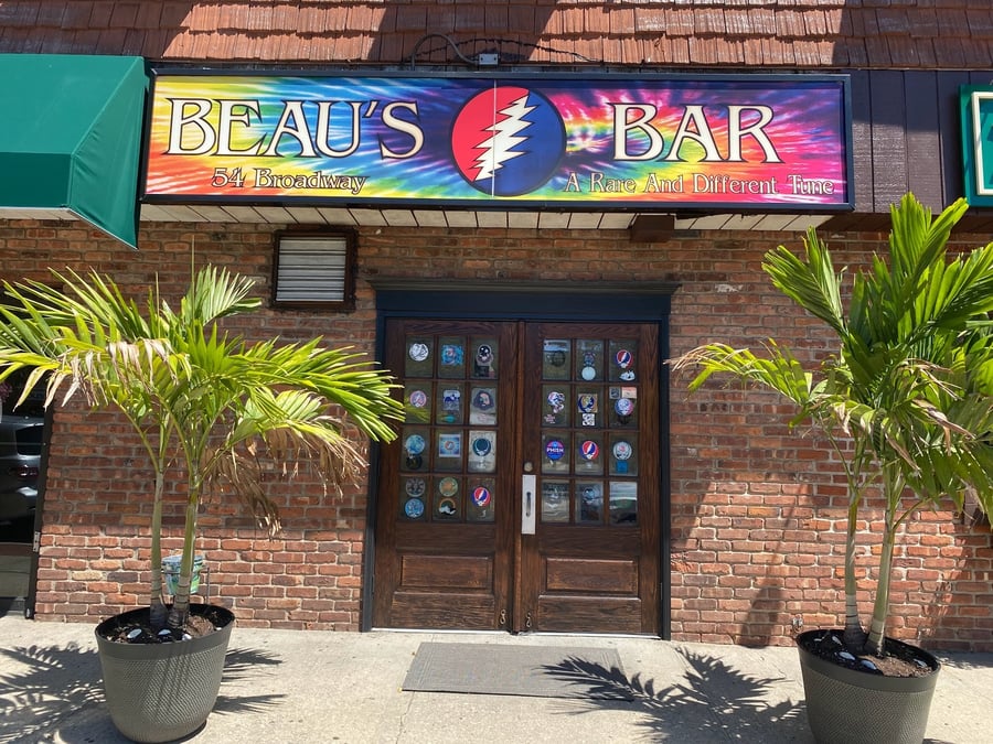 Beau's Bar